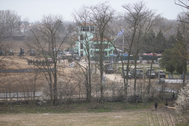 Yunanistan, sınır hattına "siper" kazıyor